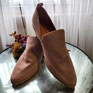 Lucky Brand Mahzan style Suede Flat size 7